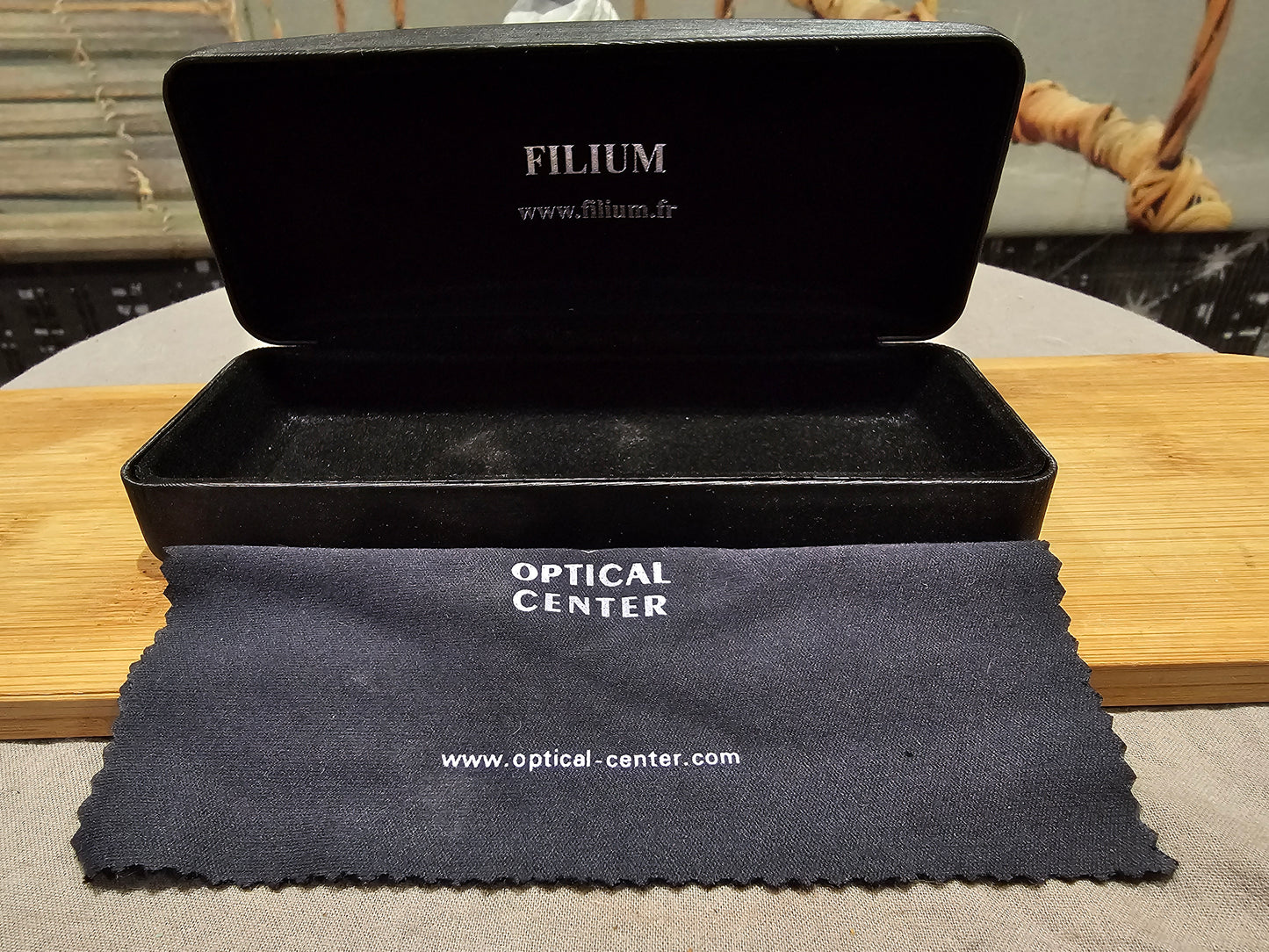 Boîtier à Lunettes Filium Rigide + Essuie Main Optical Center